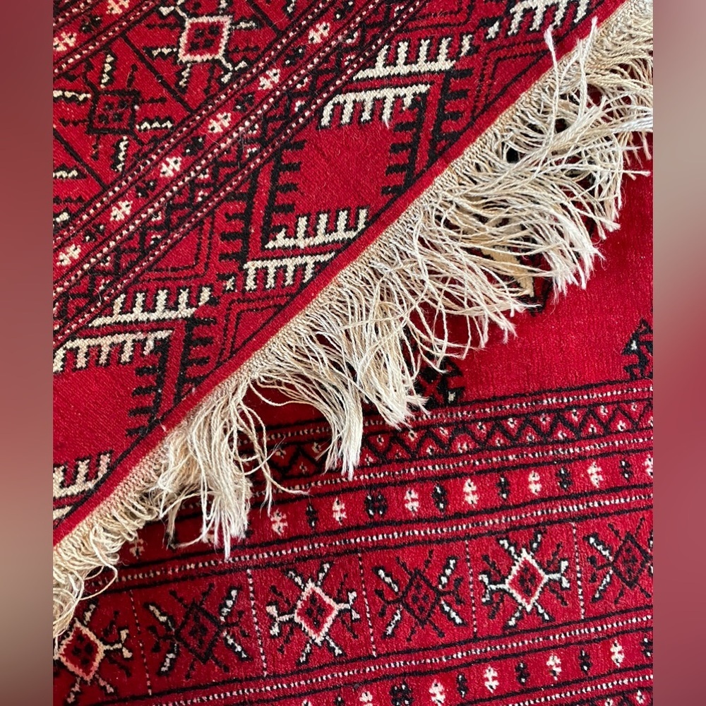 Persian Rug Luxurious - Picture 2 of 4